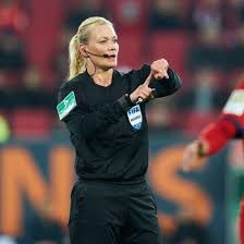 The dfb announced on monday. Kein Einzelfall Wegen Bibiana Steinhaus Bayern Spiel Nicht Im Iranischen Tv Svz De