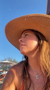 2025 foi um ano vivido com presença. Entre perdas, aprendizados e vitórias  incontáveis, Deus me sustentou do começo ao fim. Gratidão pelo que foi,  pelo que ficou e pelo que me transformou. ✨🤍