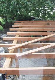 Wer vor hat, eine gartendeck aus holz zu bauen und wer damit das niveau zum haus ausgleichen möchte, der baue auf jeden fall ein terrassendeck auf stelzen. Terrasse Auf Stelzen Haussanierung