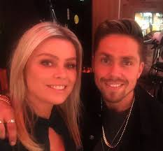 Toe geef elkaar de hand (het is koud zonder jou), vrouw haverkam, het. Andre Hazes Zette De Eerste Stap In Nieuwe Relatie Ik Hou Gewoon Van Een Wat Rijpere Vrouw Showbizz Hln Be