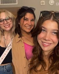 Lindy LeBlanc's Instagram, Twitter & Facebook