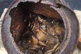 A California Couple Found 10 Million In Gold Coins In Their Backyard Rare Gold Coins Gold Coins Buried Treasure