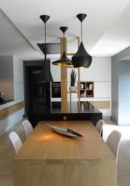 Cuisine Contemporaine Opposant Les Surfaces Lisses Un Amour De Maison Photo N 20 Domozoom Cuisine Contemporaine Lustre Salon Amenagement Cuisine