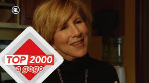 Lori Lieberman sings "Killing Me Softly"