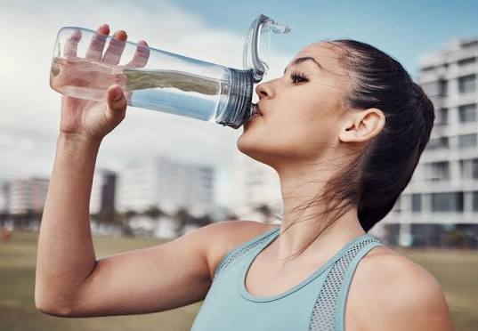 Hidrátate para una vida más saludable! La importancia de la hidratación en la salud - INNOVEN Instituto Innovación Endocrinológica