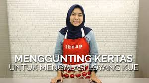 Kertas minyak pengganti kertas roti. Tips Masak Kue Praktis Begini Caranya Menggunting Kertas Roti Alas Loyang Kue Youtube