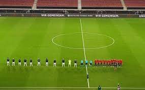 Reflexion acerca de los partidos amistosos entre espana y alemania / argentina. Espana Vs Alemania Curiosa Foto Que Muestra La Gestion Frente Al Coronavirus