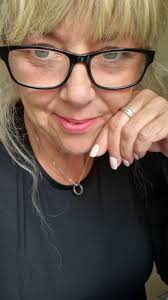 Hi, Im Tracie from west midlands, Im 60.