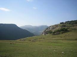 Cıdır düzü — şuşa şəhəri yaxınlığında yerləşən, tarixən cıdır yarışlarının keçirildiyi və qarabağ xanlığı dövründən yerli türk əhalinin novruz bayramını keçirdiyi ərazi. Jidir Plain Wikipedia
