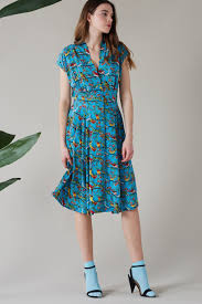 This Beautiful Forties Inspired Button Down Tea Dress Features A Semi Fitted Bodice With Grown On Short Sleeves And Soft Dresses Floral Shirt Dress Tea Dress