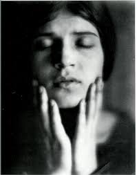 Arte senza confini: TINA MODOTTI. La Nuova Rosa