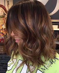 Hair with highlights, lowlights, or babylights is really elegant. 60 Looks With Caramel Highlights On Brown And Dark Brown Hair Hair Highlights Brown Hair With Caramel Highlights Dark Hair With Highlights