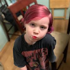 If this isn't the most PRECIOUS rainbow hair you've ever seen you must be  lying! 🤩😍 Drop your latest AF rainbow hairstyle below! 🌈💸 (IG:  ittybitty.city)