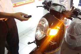 Gini cara buka kunci motor yang tertutup, karena magnet kunci hilang. Cara Membuka Kunci Stang Motor Beat Tanpa Kunci