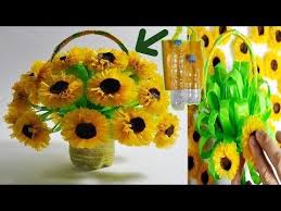 Siapkan kertas origami, kemudian bagi menjadi empat. Cara Membuat Bunga Matahari Dari Botol Plastik Bekas Dan Kresek Diy Sun Flower Bottle Youtube Bunga Kertas Botol Plastik Bunga