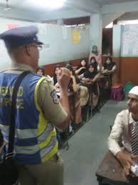 Sho Falaknuma On Twitter Bc 1 Pc 3046 Saikumar Hg 4895 Venkatesh Visited Madina Mission High School Near Shama Talkies Falaknuma And Given Briefing On Fake Phone Calls Pretending As Bank Officials Https T Co Hxhcsojhtn Shama talkies takes a break for ramzan | abn telugu. near shama talkies falaknuma