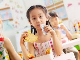 Garis panduan baharu di sekolah juga membabitkan prosedur operasi standard (sop) yang perlu dipatuhi oleh guru untuk mengelakkan penularan sebarang penyakit berjangkit. Periksa Suhu Badan Makan Dalam Kelas Jadi Norma Baharu