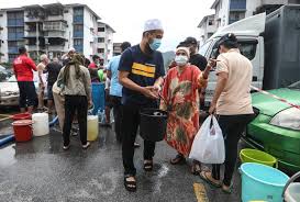 Keadaan ini berlaku hampir kesemua negeri di semenanjung malaysia, antaranya negeri selangor sendiri yang memperlihatkan kawasan tadahan empangan langat ditutup. Ebit Lew Beli Dua Lori Air Bantu Penduduk Selangor Terbaik Ustaz Buat Lebih Daripada Wakil Rakyat Gempak