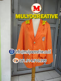 Jas almamater merupakan pakaian luar yang dipakai sebagai suatu ciri maupun identitas bagi suatu sekolah, kampus, organisasi maupun pondok pesantren. Jas Almamater Mahasiswa Jas Almamater Pesan Name Tag Lencana Pin Plakat Lycal Resin Atribut Pramuka Akrilik Papan Nama Envolet Bordir Badge Pin Kuningan Kayu Fiber Gantungan Kunci Plat Hobi