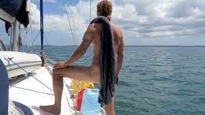Sailing la vagabonde nude