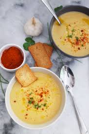 Recette Veloute De Chou Fleur Et Poireaux Au Paprika Ellemixe Veloute Chou Fleur Recette Soupe Aux Choux Recettes De Cuisine