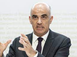 Bundesrat alain berset gibt tipps fürs homegffice. Alain Berset Appelle La Population A Se Reprendre En Prive Rjb Votre Radio Regionale