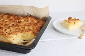 Saftiger Und Einfacher Quark Kokos Kuchen Vom Blech Rezept Kuchen Ausgefallene Kuchen Aus Der Dose Kokoskuchen