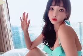 배우 진아림(박세미)이 '조폭 동원 여배우'로 지목되자 팬들에게 협박 당한 사실을 알렸을 뿐이라고 해명했다. Sx Fto9ech9fm