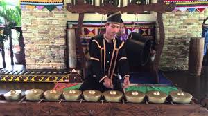 Hasapi merupakan alat musik tradisional khas sumatera utara, khususnya di daerah masyarakat batak. Alat Muzik Tradisional Vivi Giong