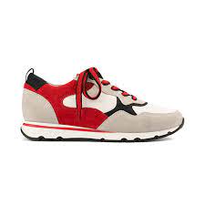 La maison française sort cette année sa nouvelle collection « black carpet». Collection Printemps Ete 2015