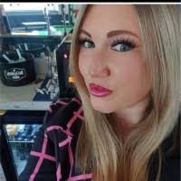 Lisa Cresswell's Instagram, Twitter & Facebook