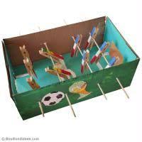 Baby Foot Avec Materiaux De Recuperation Pied Bebe Activite Manuelle Enfant Activite Manuelle Recyclage