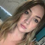 Kari Albrecht's Instagram, Twitter & Facebook