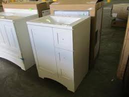 W vanity in pearl gray with white vanity top has sleek appearance that will inspire and complement a wide variety of styles. Glacier Bay Lancaster White Bathroom Vanity Combo 30 3 X18 8 X35 3 Model 1000 027 801 New Minor Cosmetic Damage Auction Auction Nation