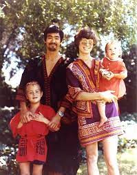 Bruce lee was born in san fransisco in the year of the dragon on the hour of the dragon, but his parents always referred to him as little phoenix at home, a girl's name in chinese. Did Bruce Lee Have A 3rd Child