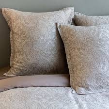 Voici l'édredon à glisser dans nos différentes housses proposées ! Parure Housse De Couette Vienne Taupe La Compagnie Du Blanc