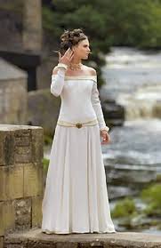 Unusual Wedding Gowns Love So Simple And With A Slightly Celtic Feel Irish Wedding Dresses Medieval Wedding Dress Celtic Wedding Dress