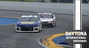 He was in heat 2 just last year. Elliott Holds Off Hamlin For Third Road Course Win In A Row Nascar En Espanol