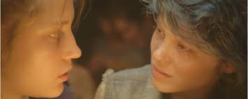 Bella swan et edward cullen sont unis par les liens du mariage et partent en lune de miel décidée à rester humaine jusqu'à l'accouchement, la vie de bella est mise en péril par son bébé regarder film complet twilight, chapitre 4 : Blau Ist Eine Warme Farbe Regisseur Abdellatif Kechiche Rudert Nach Streit Zuruck Und Will Sequel Drehen Kino News Filmstarts De