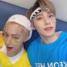 Pin De Armytiny Em Oneus 원어스 Em 2020 Fandom Sul Coreano Coreana
