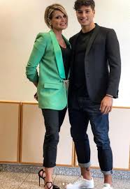 Ha da poco compiuto 18. Simona Ventura Gli Auguri Per Il Suo Niccolo Un Compleanno Diverso Dagli Altri