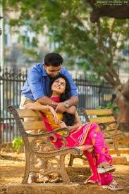 Idea By Kalpanasrinivasan On Pose Pre Wedding Photoshoot Pre Wedding Photoshoot Outdoor Wedding Photoshoot Poses