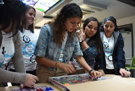 Acción Social promociona la tecnología entre colegialas