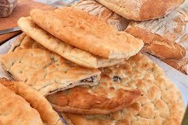 La schiacciata toscana è una focaccia rustica, semplice e gustosa, dal guscio croccante e dal cuore morbido. Come Fare La Schiacciata Toscana Guide Di Cucina