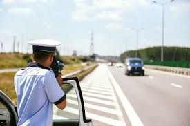 A) 130 km/h pe autostrăzi, 100 km/h pe drumurile expres sau pe cele naţionale europene (e) şi 90 km/h pe celelalte categorii de drumuri, pentru autovehiculele din categoriile a şi b; Politistii Au Sanctionat In Weekend Aproape 250 De Soferi Care Au Depasit Viteza Legala Pe Autostrazi Xprimm Moldova