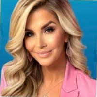 Stacey Hunter's Instagram, Twitter & Facebook