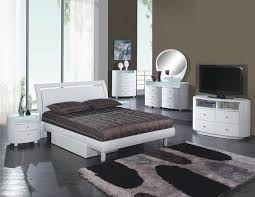 Emily Evelyn White Modern Bedroom Set Wood Bedroom Sets Bedroom Sets Queen Modern Bedroom Set