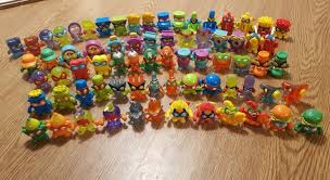 Super zings to przedmioty znane dzieciom z życia codziennego, które nabrały super mocy i przekształciły się w figurki superbohaterów i złoczyńców. Figurki Super Zings Seria 2 Superzings 10 Sztuk 7701945619 Allegro Pl