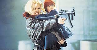 Tödliche weihnachten samantha caine ist die ideale mutter. Todliche Weihnachten Film 1996 Trailer Kritik Kino De