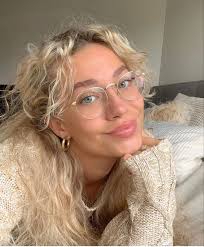 Hannah Lurcock (hannahlurcock)